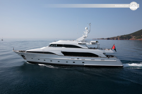 Iate a motor Benetti Custom Classic/115 de 35 metros, ano 2004, à venda – 5 cabines – Nápoles, Itália