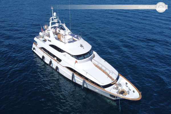 Iate a motor Benetti Custom Classic/115 de 35 metros, ano 2004, à venda – 5 cabines – Nápoles, Itália