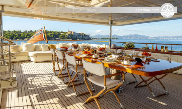 7-dages Abu Dhabi Superyacht-rejse på CRN 150 fods motoryacht fra Dubai Marina