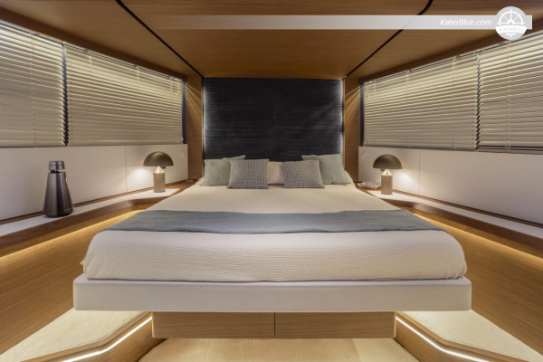 Iate a motor Evo Yachts V8 2025 à venda – 24 m, 4+2 cabines – Nápoles, Itália