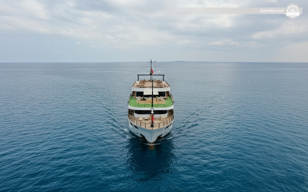 Luxuriöse 56-Meter-Yacht – wöchentliche Charter ab Bodrum | Routen durch den Golf von Gökova und die Bucht von Hisarönü | 13 Kabinen | 26 Gäste mit Spa und Whirlpools