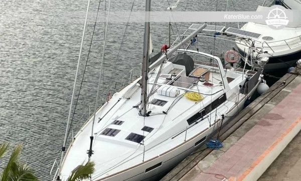 1995年产Monte Fino 75型游艇，22.70米，4间客舱+船员舱，卡特彼勒2400马力发动机，现于西班牙韦尔瓦出售。