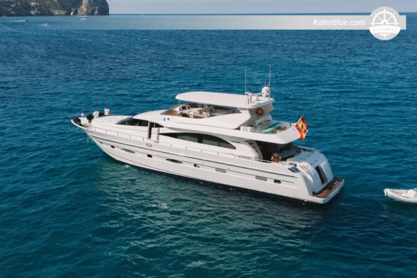 Продается моторная яхта Horizon CC105 Explorer 2011 года выпуска – 32,2-метровая экспедиционная яхта с полным водоизмещением, 5 кают, Тайвань.
