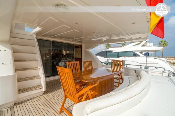 Продается моторная яхта Horizon CC105 Explorer 2011 года выпуска – 32,2-метровая экспедиционная яхта с полным водоизмещением, 5 кают, Тайвань.