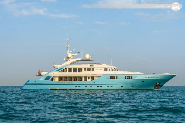 يخت فاخر من طراز ISA Yachts بطول 47.5 متر، تم تجديده عام 2007/2022، معروض للبيع في دبي
