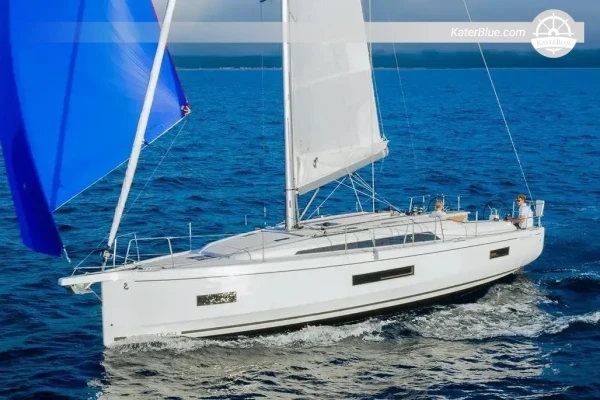2016年博纳多Oceanis 45帆船，13.94米，三舱，带发电机和海水淡化器，现于西班牙赫罗纳出售。