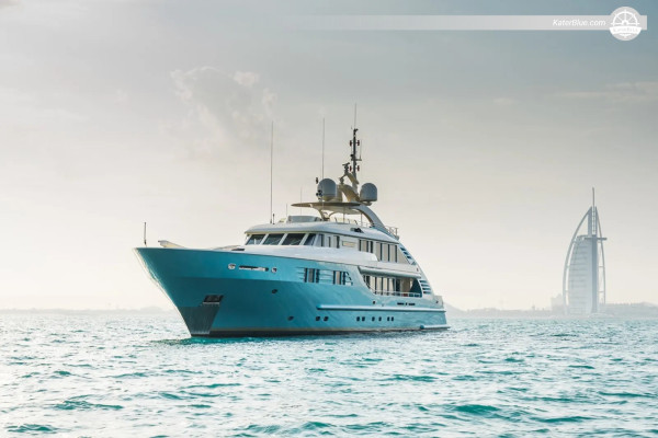 يخت فاخر من طراز ISA Yachts بطول 47.5 متر، تم تجديده عام 2007/2022، معروض للبيع في دبي