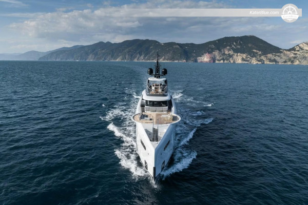 Продается моторная яхта Greenline 48 Fly Hybrid 2017 года выпуска – 14,37-метровая экологичная яхта с флайбриджем, 3 каюты, Хорватия.