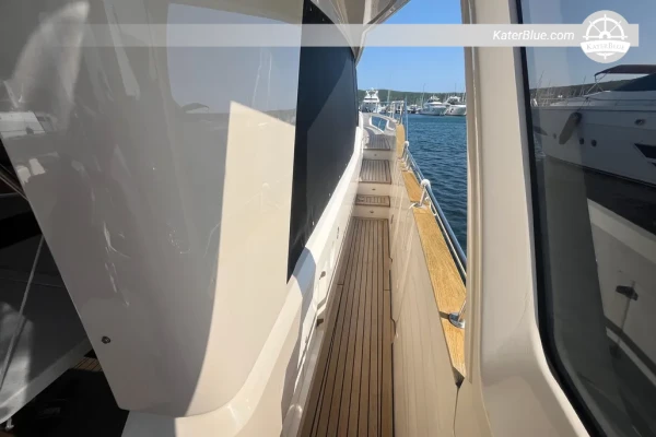Продается Schaefer V33 Center Console 2024 года выпуска – роскошная прогулочная лодка длиной 10,33 м, с двумя двигателями Mercury Verado V10, Майорка.