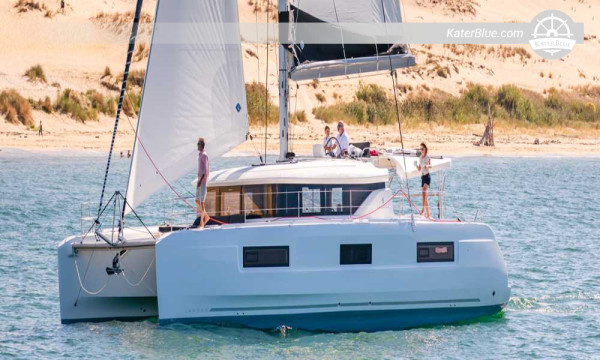 Pronájem katamaránu s kapitánem na Lefkadě na jižním Jónském moři, Zakynthos