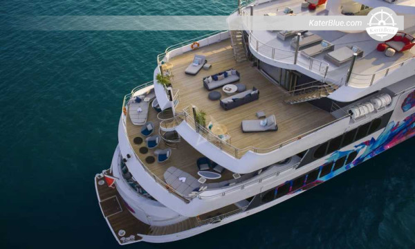 Bahrain to Qatar Coast &amp; Doha 7-Day Luxury Super Yacht Charter from Amwaj Marina (AUSTAL 69M)