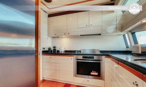 Klassisk Saronisk Escape – Ferretti 830 Fly Ugentlig Besætningscharter fra Athen