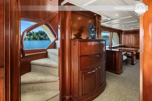 Prodaje se motorna jahta Rayburn Flush Deck iz 2001. – 23,16 m – Bellevue, SAD