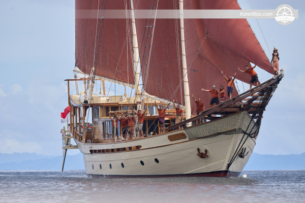 Aluguel de iate privativo com pernoite e skipper - Labuan Bajo para a Ilha de Padar, Praia Rosa e pôr do sol no Parque Nacional de Komodo (40,2 m, até 14 hóspedes)