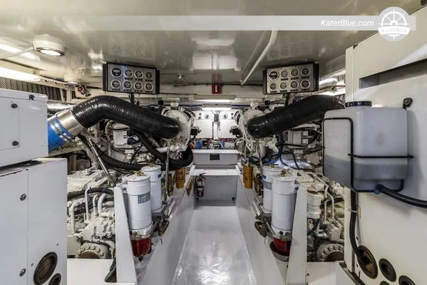 Prodaje se motorna jahta Hatteras 63 Cockpit iz 2001. – 3 kabine – Seattle, SAD