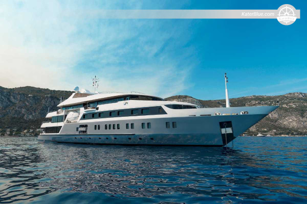 7-Day Offshore 72m Superyacht Voyage - Central Arabian Gulf Open Water