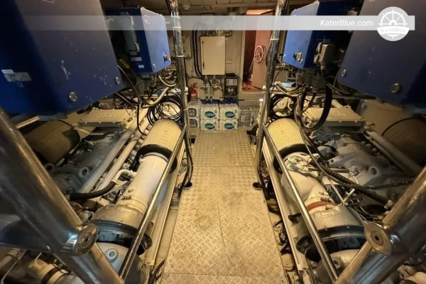 2003 Azimut 98 Leonardo 30m Açık Mega Yat, 2023 Yenileme, Çok Düşük Saat Kullanımı – Dubai, BAE