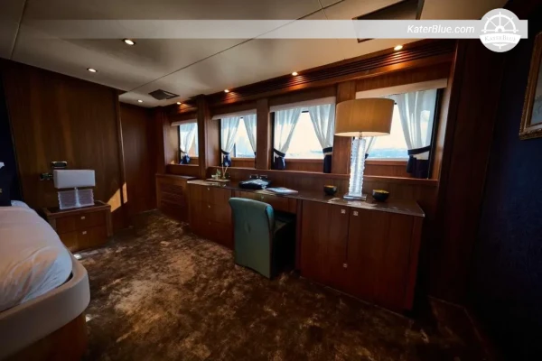 2010 Sunseeker 131 40.08m Üç Katlı Mega Yat, 6 Kabin, 25 deniz mili – Dubai BAE