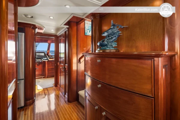 Prodaje se motorna jahta Rayburn Flush Deck iz 2001. – 23,16 m – Bellevue, SAD