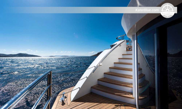 Pronájem luxusních motorových jachet na 1 týden s posádkou 47 m CMB – Hurghada Marina – pobřeží Safaga, Panorama Reef a Tobia Arbaa (až 12 hostů)