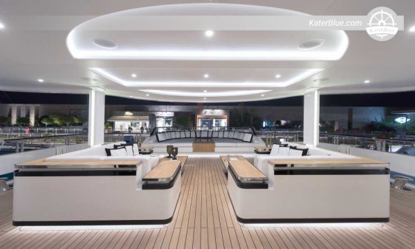 Týdenní pronájem luxusní motorové jachty CMB o objemu 47 metrů s posádkou - Hurghada Marina - Otevřené moře, Umm Gamar a Orange Bay (až 12 hostů)