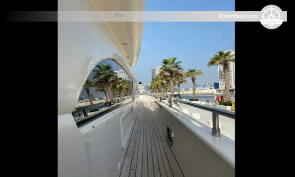 7-Day Abu Dhabi to Dubai Marina & Palm Jumeirah Yacht Charter (26m Crewed Motor Yacht)
