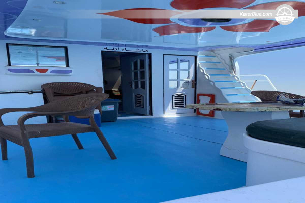 Noleggio privato di 10 ore di lussuoso yacht a motore con equipaggio di 66 piedi (circa 20 metri) con partenza da Portrait Marina Ain El Sokhna – Crociera costiera con nuoto, pesca e barbecue nel Mar Rosso per 11 persone.