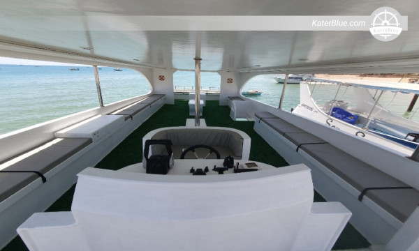 10hodinový pronájem soukromé 63stopé motorové jachty s posádkou z mariny Sadat Marina Ain El Sokhna – plavba po útesu Rudého moře, koupání, rybaření a grilování pro 10 osob