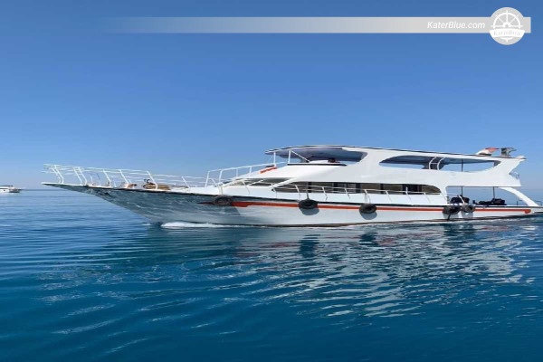 Noleggio privato di 10 ore di lussuoso yacht a motore con equipaggio di 66 piedi (circa 20 metri) con partenza da Portrait Marina Ain El Sokhna – Crociera costiera con nuoto, pesca e barbecue nel Mar Rosso per 11 persone.