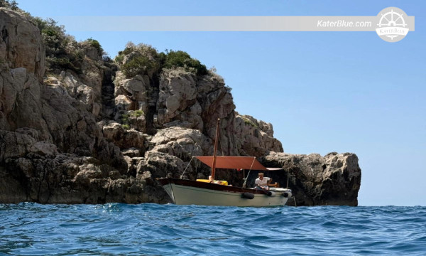 Private Scenic Boat Transfer from Salerno to Amalfi or Positano along the Amalfi Coast for Up to 6 Guests