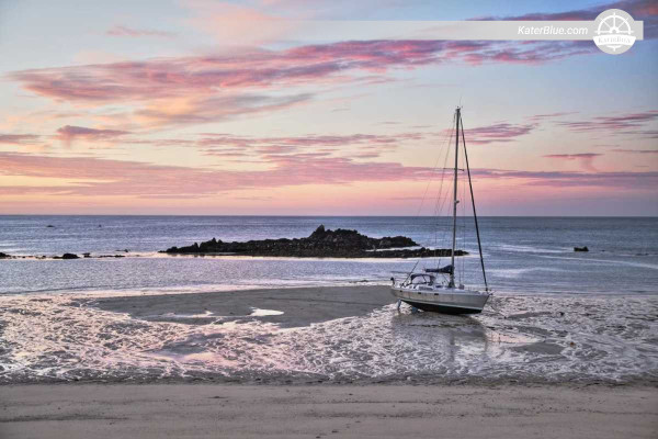 45ft 4-Cabin Weekly Bareboat Charter from Saint-Malo to Cézembre, Saint-Cast, Cap Fréhel, Paimpol and Île de Bréhat