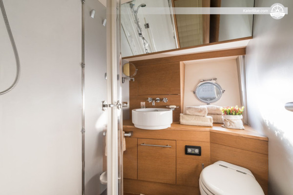 72 ft luxury skippered day yacht charter from Amalfi to Nerano, Li Galli and Positano for 12 guests