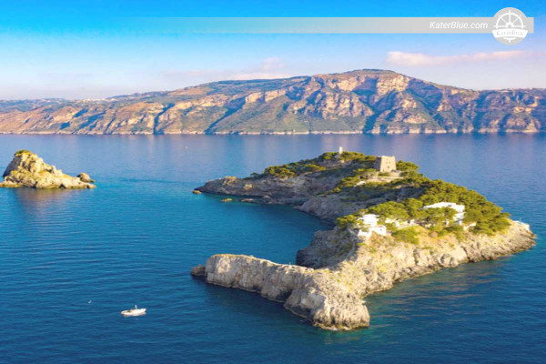 Luxury 45ft Italian Gozzo Day Charter from Sorrento to Ischia and Procida for 12 Guests