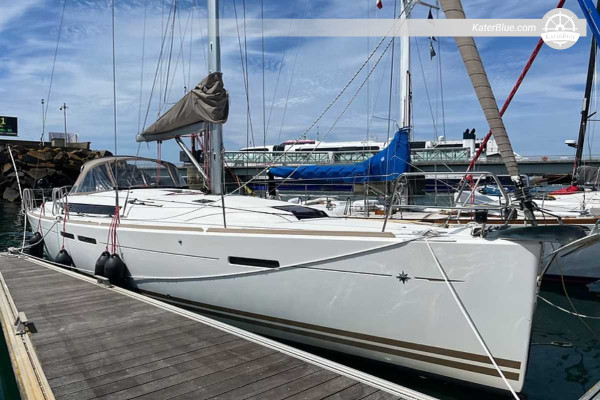 Weekly Bareboat Charter Saint-Malo to Channel Islands via Chausey Jersey Guernsey Herm Sark and Alderney - 7 Days 6 Nights 43 ft 4 Cabin Sailing Yacht for 10 Guests