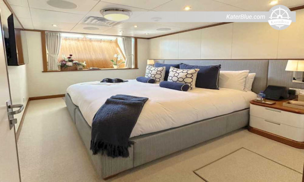 13-Day Fully Crewed Weddell Sea and Eastern Antarctic Peninsula Explorer Yacht Charter from Ushuaia for 12 Guests