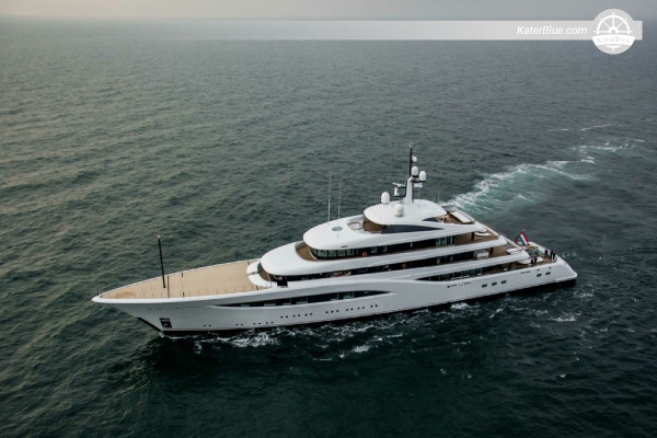 14-Day Arabian Sea Luxury Superyacht Charter from Port Rashid to Oman and Socotra