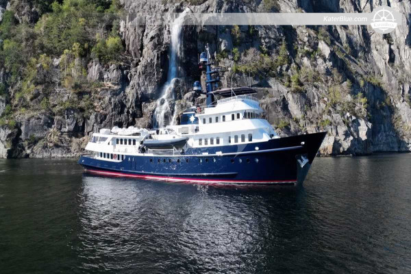 18-Day Deep Antarctica Ross Sea and Weddell Sea Luxury Expedition from Ushuaia on a Fully Crewed 49m Explorer Yacht