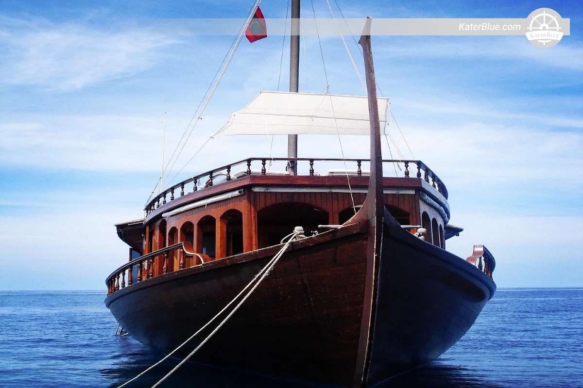 5 Days Private Crewed Maldives Dhoni Charter from Malé to North Malé Atoll Reefs, Sandbanks, Boduhithi Reef, Helengeli Reef, Coral Garden & Resort Transfers for 2-4 Guests