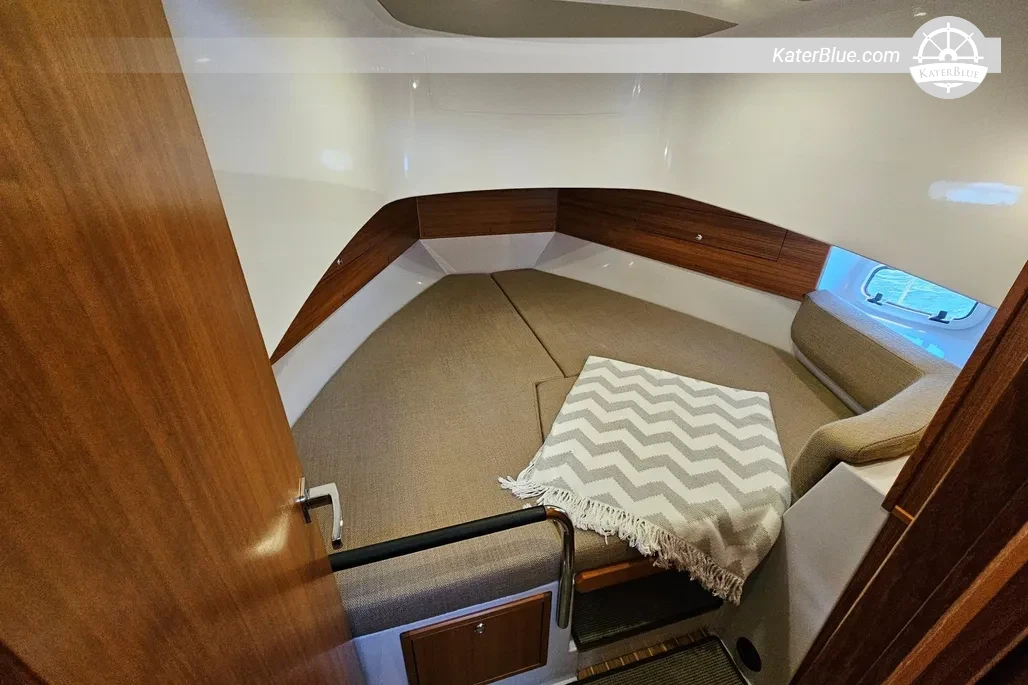 2017 Sargo 33 Explorer for Sale – 11.03m All-Weather Cruiser, Twin Volvo Penta D4-300, 1 Cabin – Västra Frölunda, Sweden