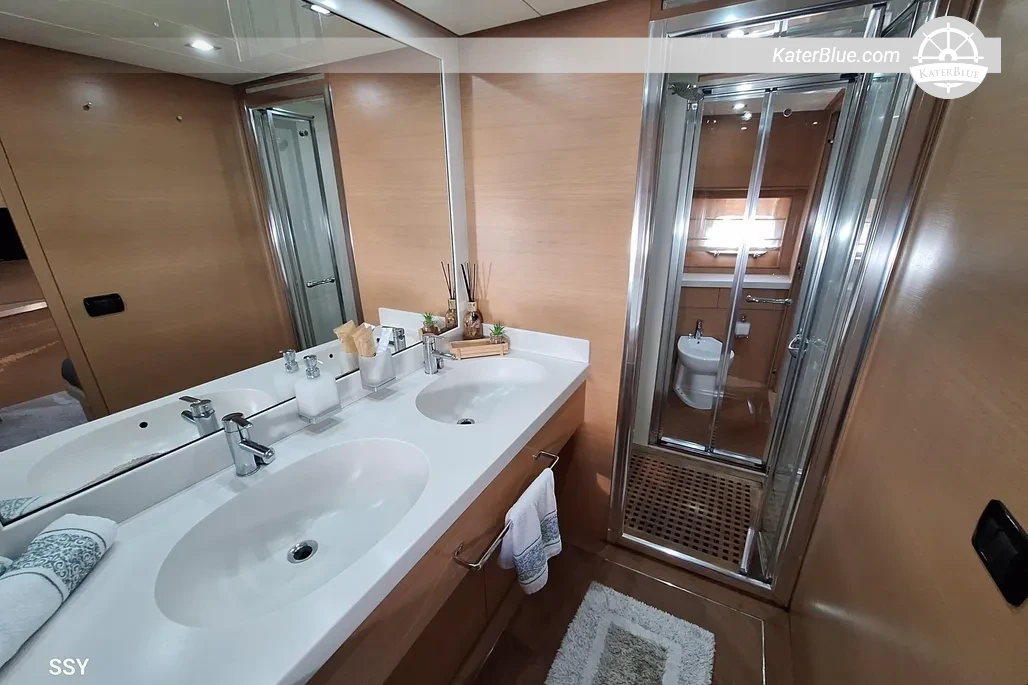2008 Cerri Cantieri Navali 86 For Sale – 26.3m Motor Yacht, 4 Cabins, Italian Flag, Naples Italy