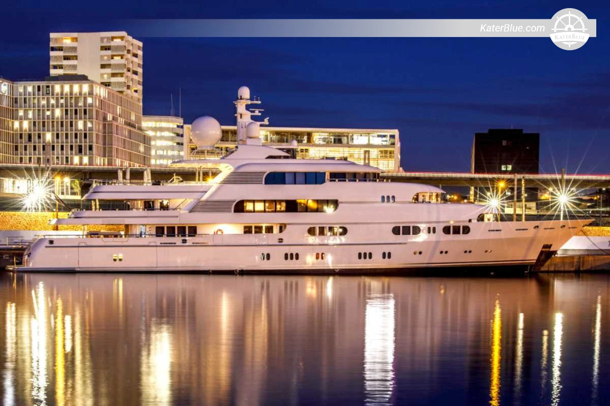 15-Day Crewed 60m Superyacht Circuit from Dubai Marina to Abu Dhabi, Doha, Al Safliya Island, Dammam, Al Khobar, Manama and Hawar Islands