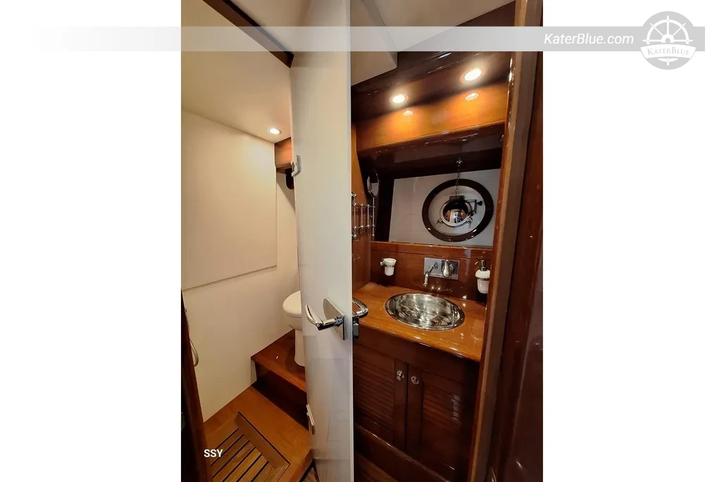 2013 Camper & Nicholsons Endeavour 42 For Sale – 13.96m Express Cruiser, 1 Cabin, Naples Italy