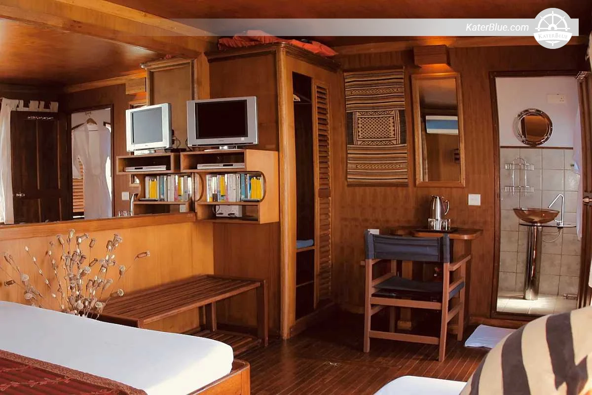 6 Day Private Yacht Charter South & North Malé Atolls Maldives with Sharks Turtles Coral Gardens Island Culture & Fishing Adventures