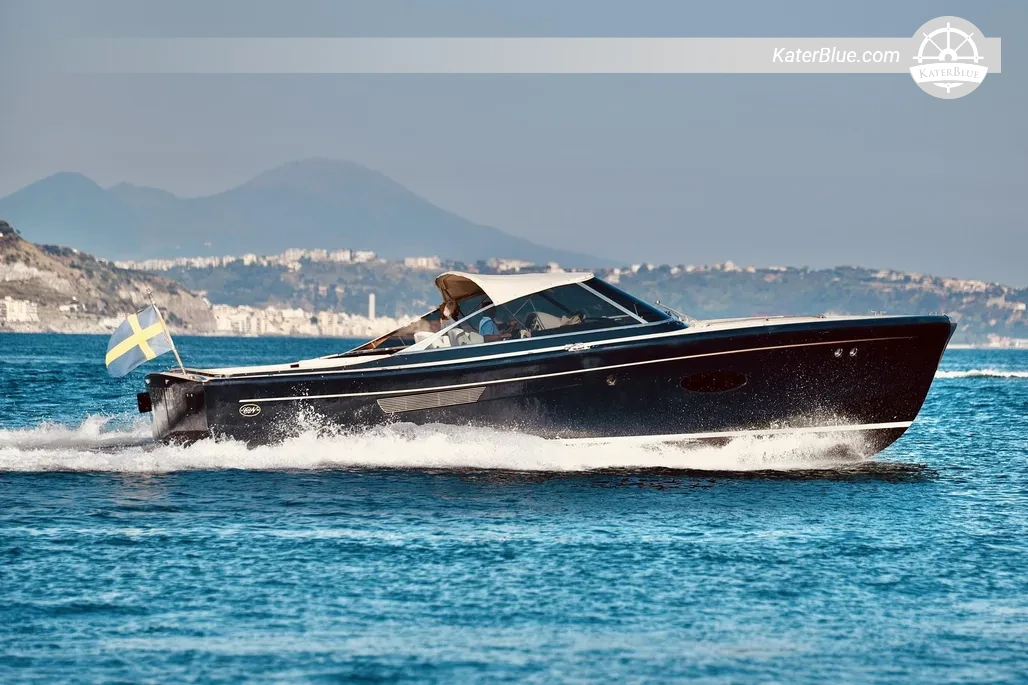 2013 Camper & Nicholsons Endeavour 42 For Sale – 13.96m Express Cruiser, 1 Cabin, Naples Italy