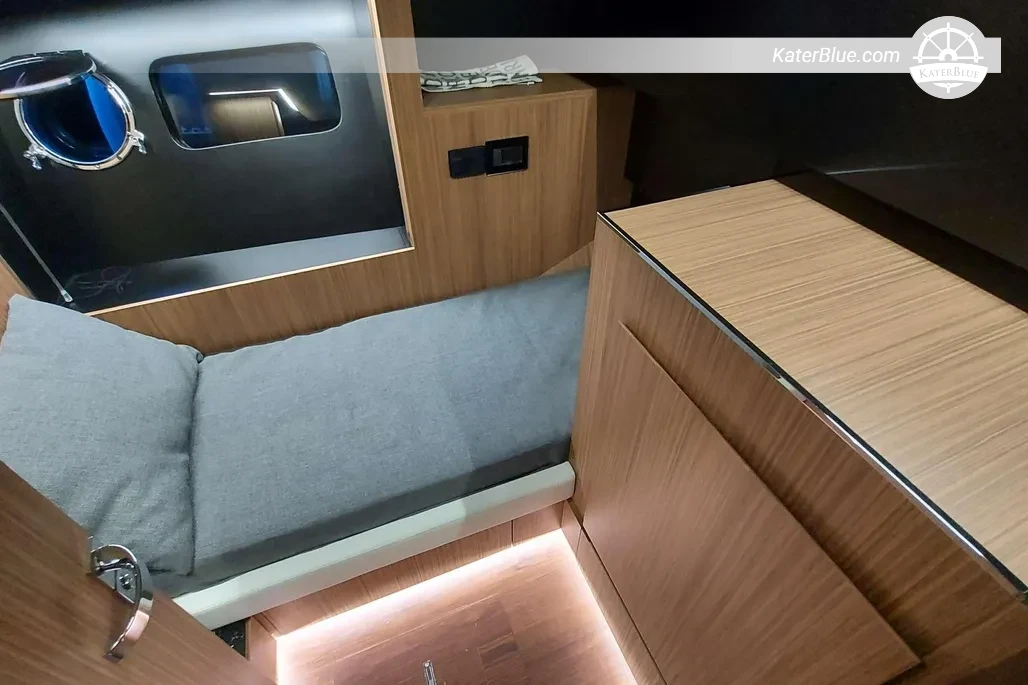 2020 Rizzardi INSIX For Sale – 19.6m Motor Yacht, 3 Cabins, Italian Flag, Naples Italy
