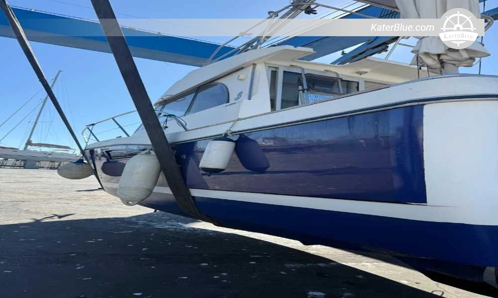 2004 Beneteau Antares Series 9 8.23m Motor Boat with Cabin for Sale in Malaga, Spain