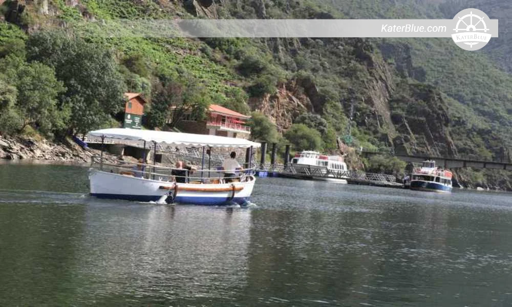 1958 Unsinkable Rescue Boat for Sale in Lugo, Spain - 6.70m Aluminium Passenger Vessel for 12 Guests