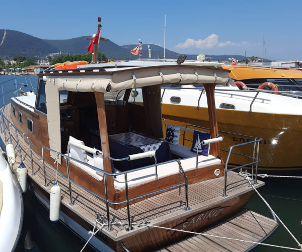 Alquiler de un magnífico yate a motor de madera en Urla/İzmir, Turquía
