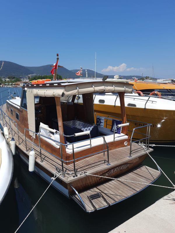 Alquiler de un magnífico yate a motor de madera en Urla/İzmir, Turquía