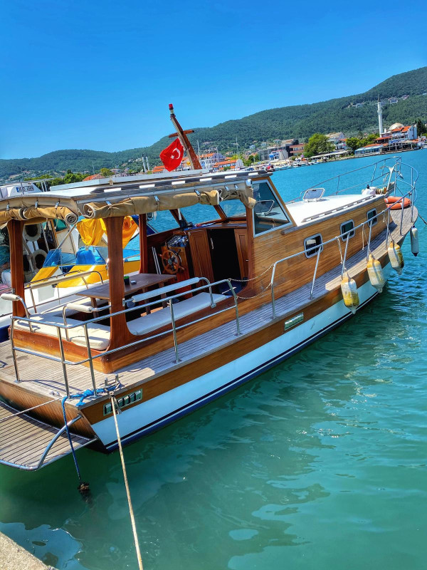 Alquiler de un magnífico yate a motor de madera en Urla/İzmir, Turquía
